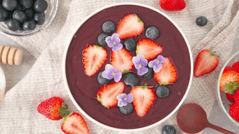 Açaí com Morango e Mirtilo